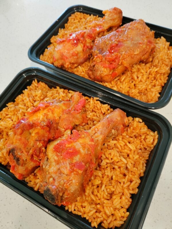 Jollof rice and chicken (min of 10 PCs)